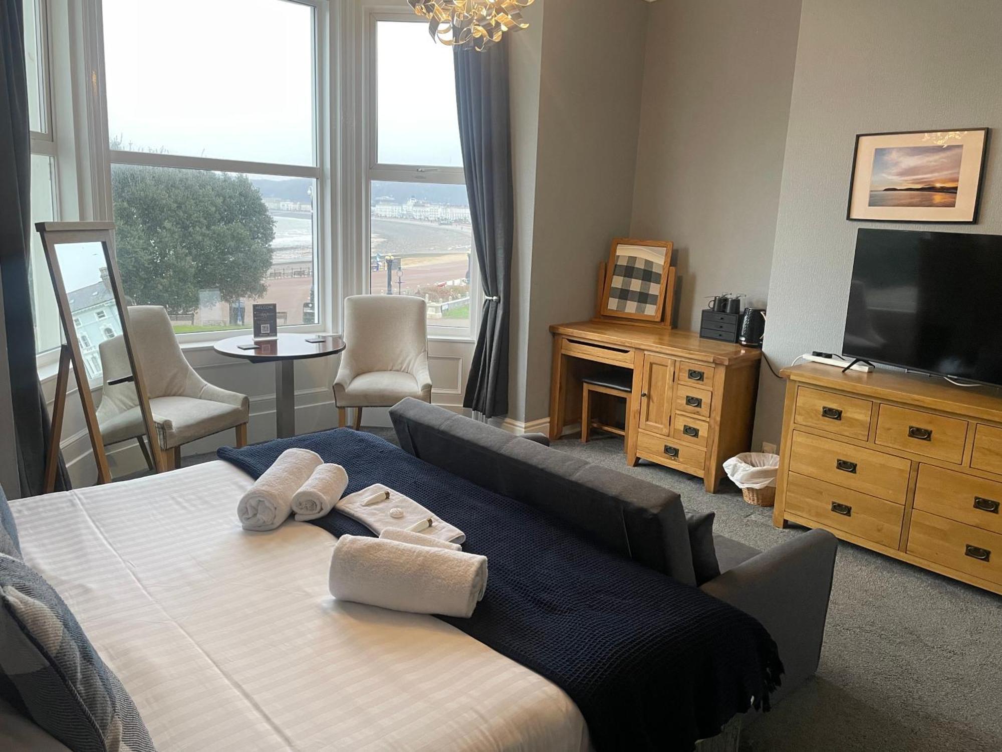 The Wildings Hotel & Tudno'S Restaurant Llandudno Eksteriør billede
